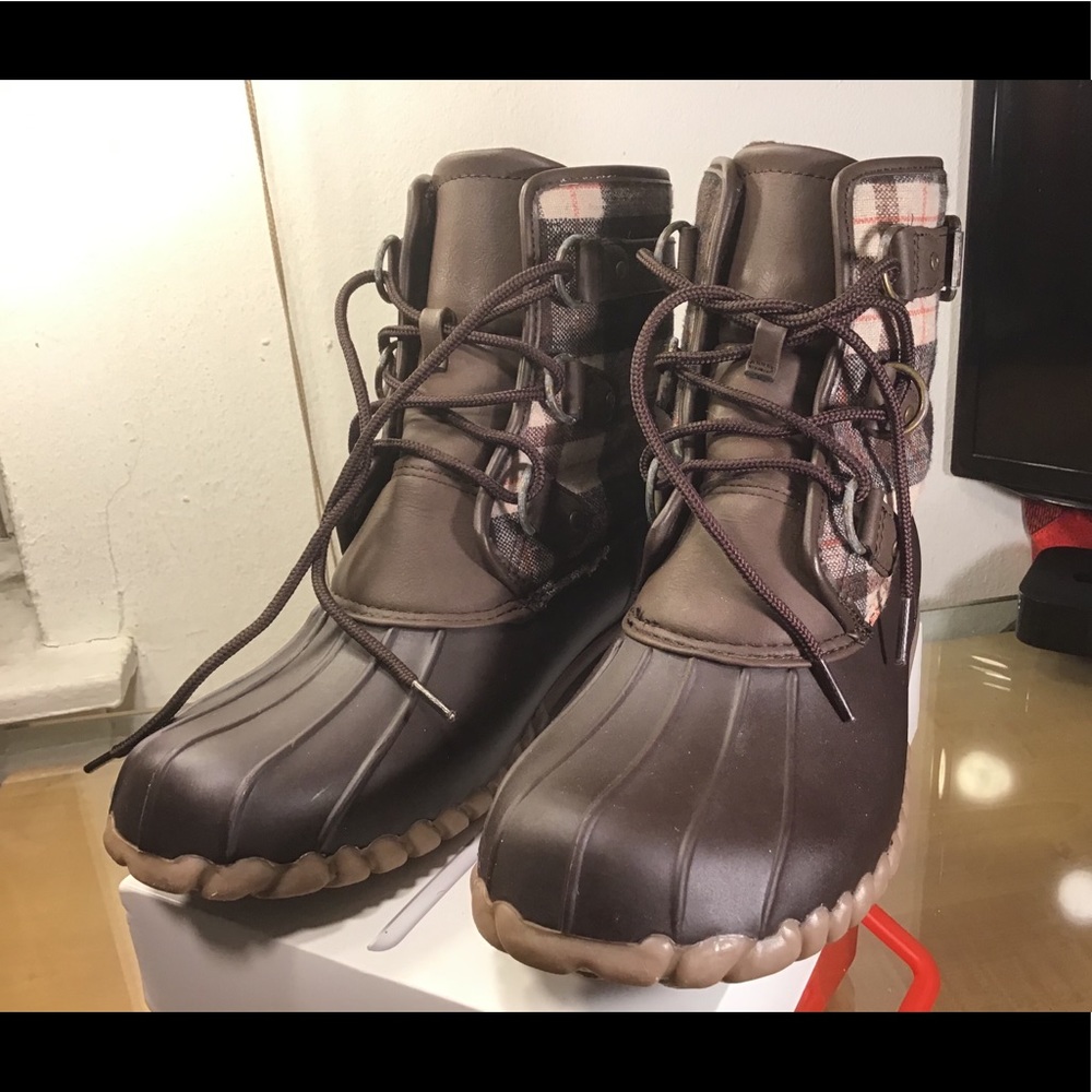 Beautiful Bare Traps Fahn Cold-Weather Duck Boots